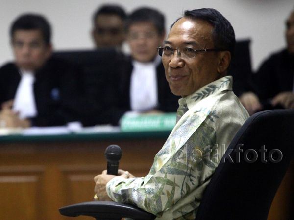 Jero Wacik Jalani Sidang Perdana