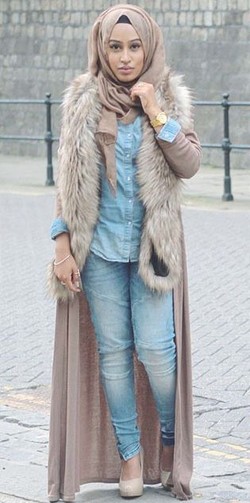 Foto: Gaya Hijab Pengacara Cantik Asal Inggris, Sebina Hussain