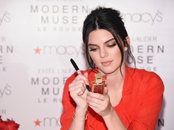 Caitlyn Jadi Perempuan, Kendall Jenner Merasa Ayahnya Sudah Tiada
