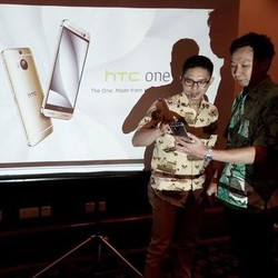 Keluarga Desire & One HTC Sambangi Surabaya