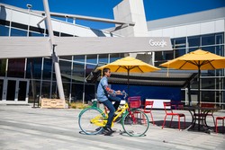 Ahmed Si Perakit Bom Jadi Tamu VIP Google