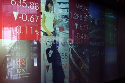 IHSG Jatuh 32 Poin, Dolar di Rp 14.520