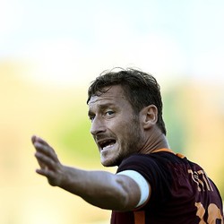 Soal 300 Gol Totti dan Telepon Jarak Jauh Del Piero