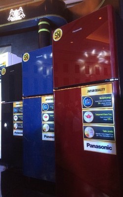 Panasonic Rilis Rangkaian Kulkas Berpintu Kaca dengan Desain Elegan