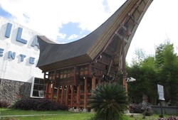 Bisa Lihat Rumah Tongkonan di Balige, Sumut