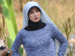 Fita Anggriani Makin Lengket dengan Peran Berhijab