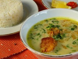 Yuk Jajan Soto Kuning Bogor yang Gurih Segar untuk Makan Siang! Yuk Jajan Soto Kuning Bogor yang Gurih Segar untuk Makan Siang!