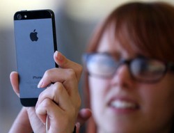 Pengguna iPhone Ini Bikin Panik Satu Bandara