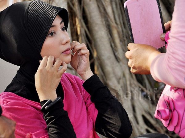 Mengintip Persiapan si Cantik Fita Anggriani di Balik Layar