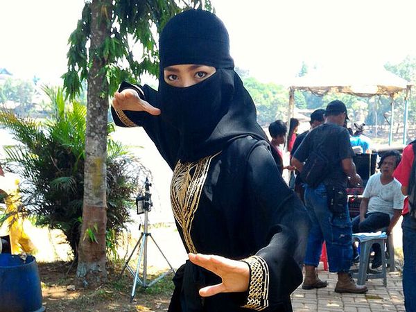 Natasha Wilona Tampil Bercadar