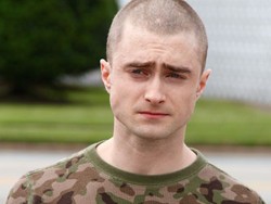 Perankan Agen FBI, Daniel Radcliffe Kini Botak