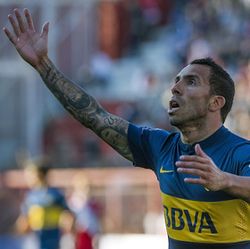 Tevez Penuhi Janji, Jenguk Pemain yang Patah Kaki akibat Tekelnya Tevez Penuhi Janji, Jenguk Pemain yang Patah Kaki akibat Tekelnya