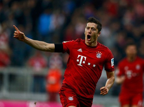 Lewandowski Selfie Bareng Istri Setelah Lima Gol Gila