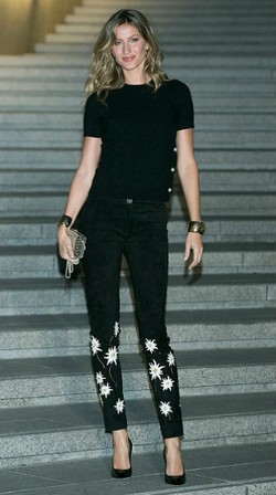 Gisele Bundchen Rilis Buku Kumpulan Foto Harga Rp 10 Juta, Mau Beli?