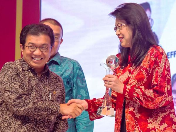 BCA Raih Penghargaan Annual Report 2014