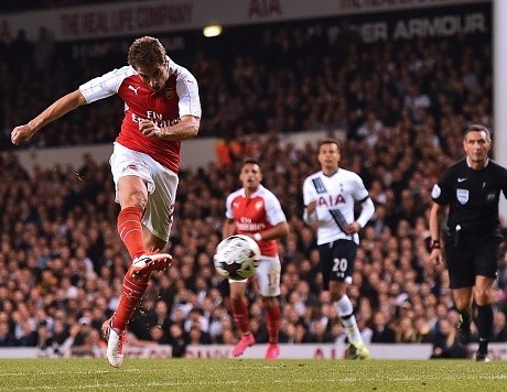 Arsenal Melaju Usai Taklukkan Spurs 2-1