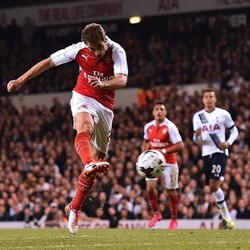 Arsenal Melaju Usai Taklukkan Spurs 2-1