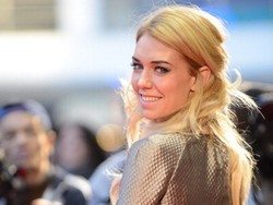 Vanessa Kirby Kesal Kerap Dapat Peran Wanita Tak Beruntung