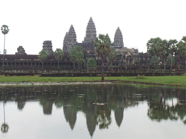 Pesona Angkor Wat Tak Lekang oleh Waktu