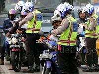 Terobos Jalur TransJ, Puluhan Pemotor Ditilang