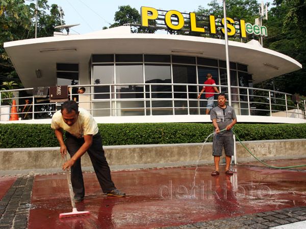Pos Polisi Dibersihkan Dalam Rangka HUT Polantas