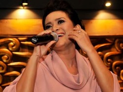 Eksperimen Dutkustik Ikke Nurjanah yang Berbuah AMI 2015