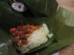 Nyam! Sego Kucing Hangat Sedap Buat Makan Malam