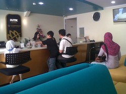 Emas Batangan di Pulo Gadung Rp 586.000/Gram, di Sarinah Rp 596.000/Gram