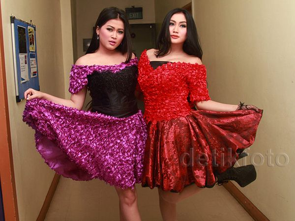 Nggak Seksi, Duo Serigala Tetap Heboh