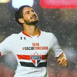 Pato Nyaris Gabung MU di Penghujung Bursa Transfer Lalu