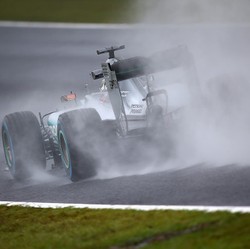 Hamilton Tak Puas dengan Kondisi Basah dalam Latihan Hari Ini