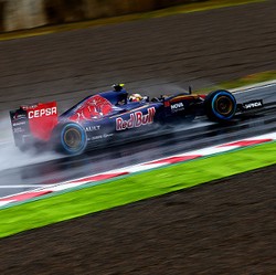 Sainz Jr Kuasai Latihan Basah di Suzuka