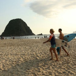 Senja di Pulau Merah Mengantar Kompetisi Surfing Internasional di Banyuwangi