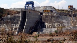 Jokowi Lanjutkan Pembangunan 16 Waduk Warisan SBY