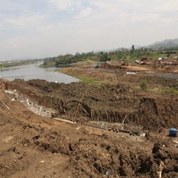 Waduk di Bali Ini Sekarat karena Banyak Sampah