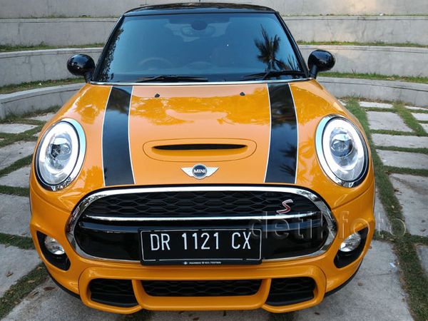 Cantiknya MINI Cooper S Bergaya JCW