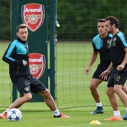 Olympiakos, Laga Wajib Menang The Gunners