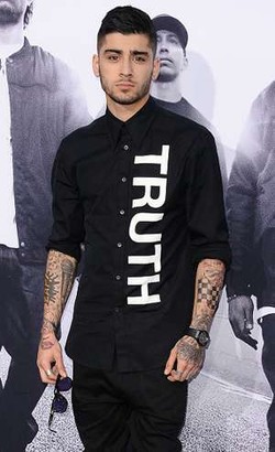 Zayn Malik Peluk Mesra Wanita Misterius Berambut Pirang