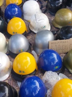 Helm Lawas Masih Ada Peminatnya