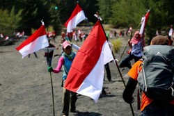 Cinta Tanah Air Belum Cukup Bikin Traveler Liburan di Negeri Sendiri