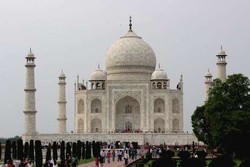 World Tourism Day, Turis Gratis ke Taj Mahal & 200 Monumen di India