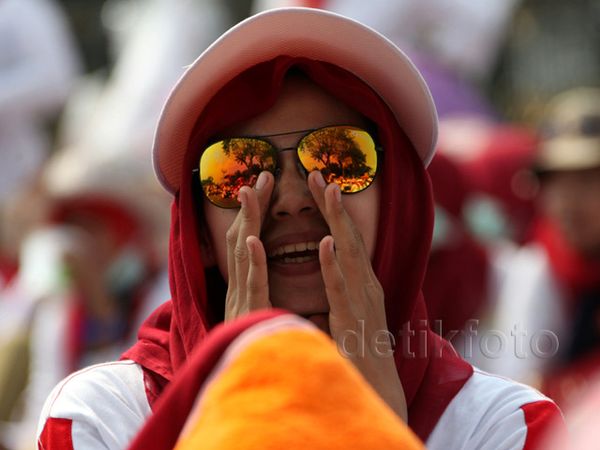 Aksi Ribuan Bidan di Depan Istana Negara