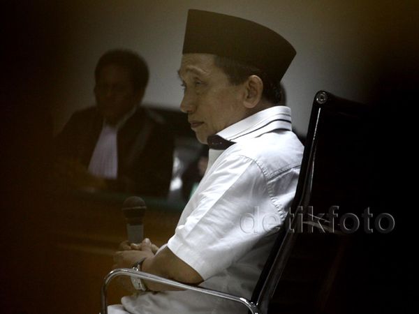 Fuad Amin Dituntut 15 Tahun Penjara