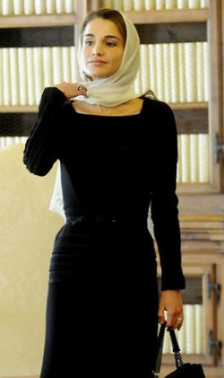 Foto: Gaya Kerudung Ibu Negara Yordania, Rania Al Abdullah