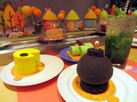Menikmati Cake Berbentuk Unik di Kafe a la Negeri Dongeng