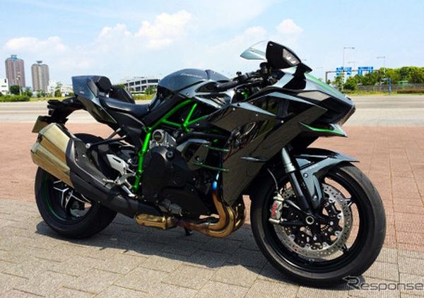 Menjajal Si Monster Kawasaki