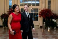 Sedang Hamil, Istri Zuckerberg Tampil Mempesona