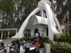 Wisata Rohani Bareng Keluarga di Salib Kasih, Sumut