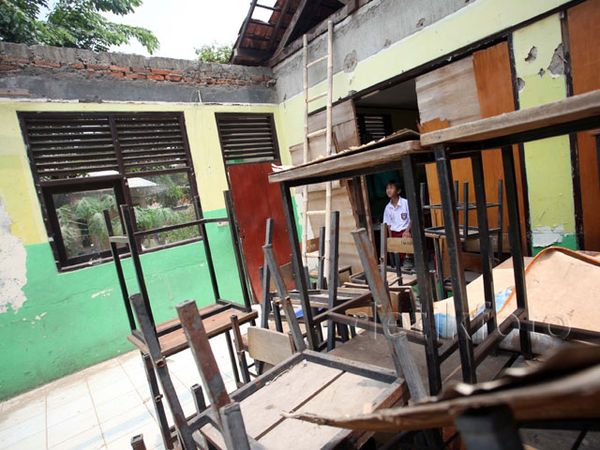 Setahun Rusak, SDN Jatikramat VI Tak Juga Diperbaiki