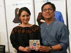 Erwin dan Gita Gutawa Lanjutkan Tradisi Lewat Di Atas Rata-rata 2